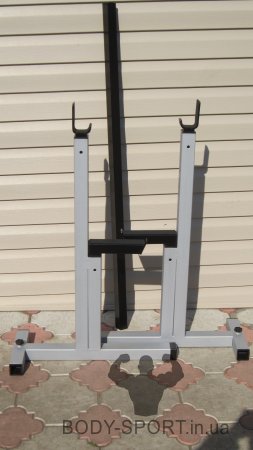 СТОЙКИ ДЛЯ ЖИМУ ШТАНГИ З РЕГУЛЮВАННЯМ ВИСОТИ І СТРАХОВКАМИ ДЛЯ ПРИСІДАНЬ.