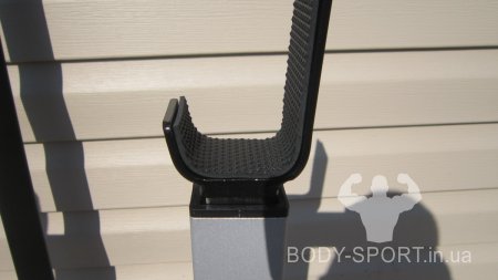 СТОЙКИ ДЛЯ ЖИМУ ШТАНГИ З РЕГУЛЮВАННЯМ ВИСОТИ І СТРАХОВКАМИ ДЛЯ ПРИСІДАНЬ.