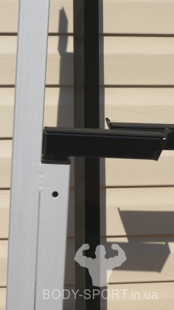 СТОЙКИ ДЛЯ ЖИМУ ШТАНГИ З РЕГУЛЮВАННЯМ ВИСОТИ І СТРАХОВКАМИ ДЛЯ ПРИСІДАНЬ.